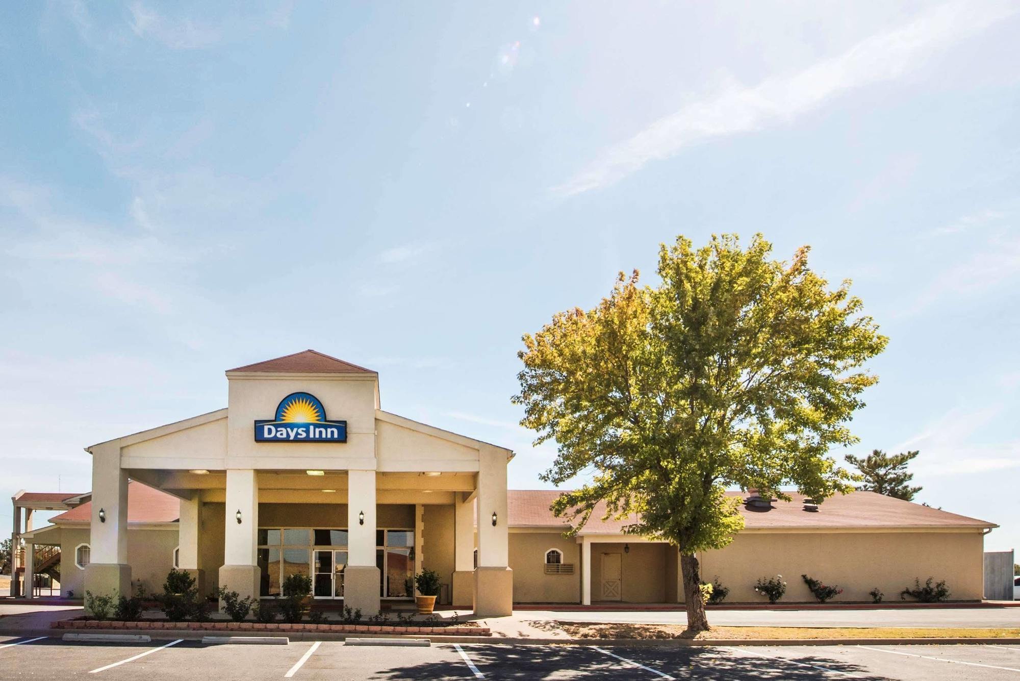 Days Inn By Wyndham Eastland Exterior photo